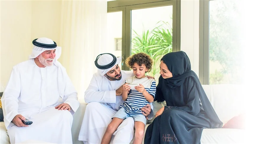 الحوار الأسري.. ركيزة أساسية لبناء عائلة متماسكة ومجتمع صحي