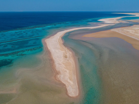 شاطئ قيال.. وجهة ساحلية هادئة لعشاق الطبيعة في تبوك
