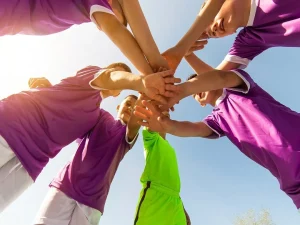 الرياضات الجماعية.. تعزيز الصحة والمهارات في أجواء الفريق
