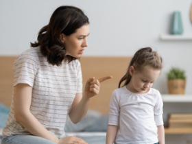 عبارات يومية تهدد ثقة الطفل.. تحذيرات من علماء نفس حول أخطاء تربوية شائعة