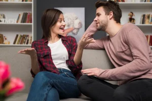 كيف تقنعين زوجك بذكاء؟.. مفاتيح التواصل الناجح في الزواج