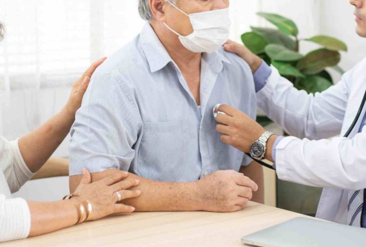 تأثير غرفة الانتظار.. لماذا تختفي آلامنا فجأة عند زيارة الطبيب؟