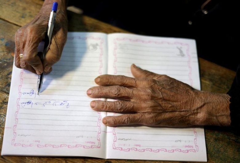 الأمية.. تحدٍ تنموي يهدد المجتمعات وجهود مستمرة للقضاء عليه