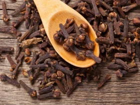 القرنفل.. توابل طبيعية تحمل فوائد صحية وجمالية واسعة