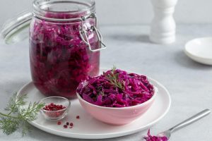 الأطعمة المخمرة.. كنز غذائي يعزز صحة الأمعاء ويقلل الالتهاب