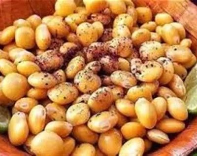 الترمس.. "سوبر فود" المتنزهات بين الفوائد الصحية والتحذيرات الضرورية