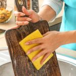 كيفية العناية بلوح التقطيع الخشبي لنظافة مستدامة ومطبخ آمن..دليل شامل