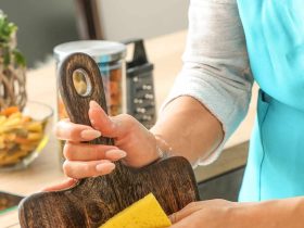 كيفية العناية بلوح التقطيع الخشبي لنظافة مستدامة ومطبخ آمن..دليل شامل