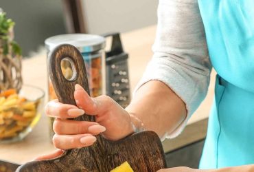 كيفية العناية بلوح التقطيع الخشبي لنظافة مستدامة ومطبخ آمن..دليل شامل