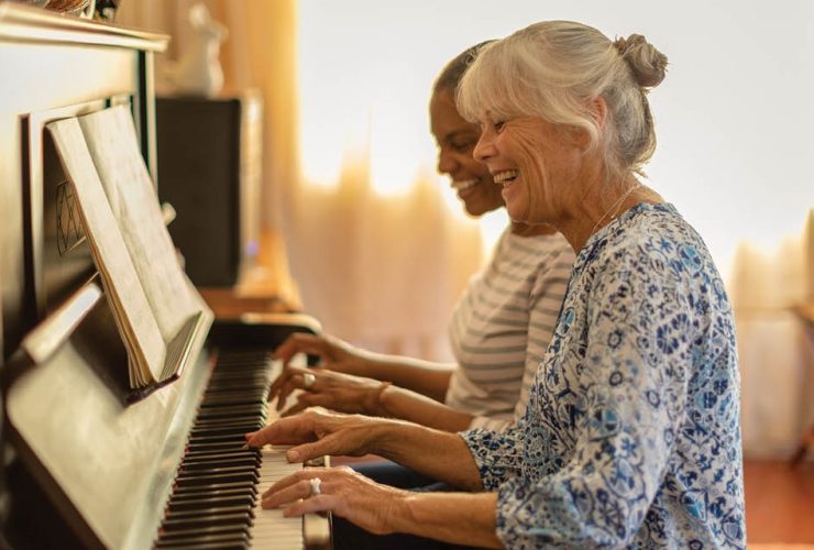 لكبار السن.. كيف تحمي الموسيقى عقولنا من شبح الخرف؟