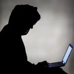 جرائم العنف الرقمي.. عندما تتحول الشاشات إلى ساحة لاستباحة حقوق المرأة