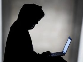 جرائم العنف الرقمي.. عندما تتحول الشاشات إلى ساحة لاستباحة حقوق المرأة