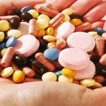 فخ المكملات الغذائية.. عندما يتحول "الدواء" إلى داء خلف شاشات التواصل