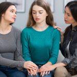 كيف يحمي الدعم الاجتماعي المريض من الشعور بالعبء؟خطوات عملية