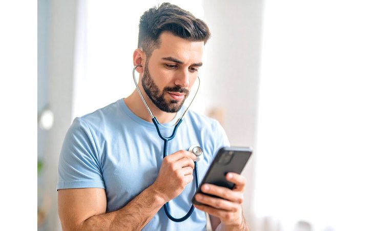 التشخيص الذاتي عبر الإنترنت والذكاء الاصطناعي.. راحة مؤقتة ومخاطر صحية محتملة