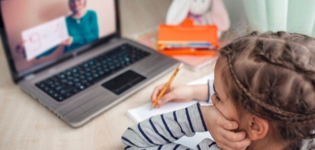 التعليم عن بعد.. ثورة تكنولوجية بين التحديات والسلبيات