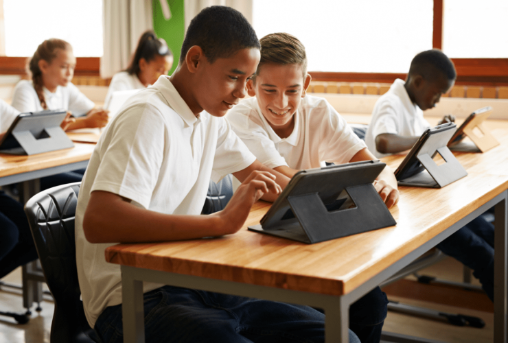 محو الأمية الرقمية للأطفال.. مهارات أساسية لمستقبل أكثر أمانًا وتمكينًا