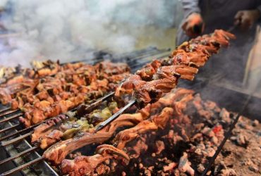 خلف المذاق المدخن.. مخاطر خفية للشواء على الفحم وكيف يتأثر جسمك به؟