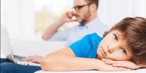 الإهمال العاطفي في الطفولة.. أثر ممتد ويؤثر على العلاقات والصحة النفسية