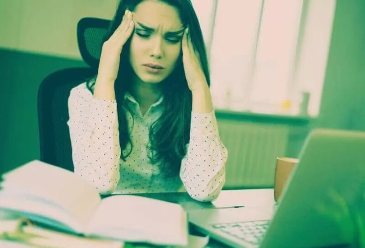 في عالم يتسم بالتسارع المستمر وضغوط العمل المتزايدة، لم تعد "بيئة العمل" تؤثر فقط على الإنتاجية، بل أصبحت تمتد بظلالها لتطال أكثر اللحظات خصوصية