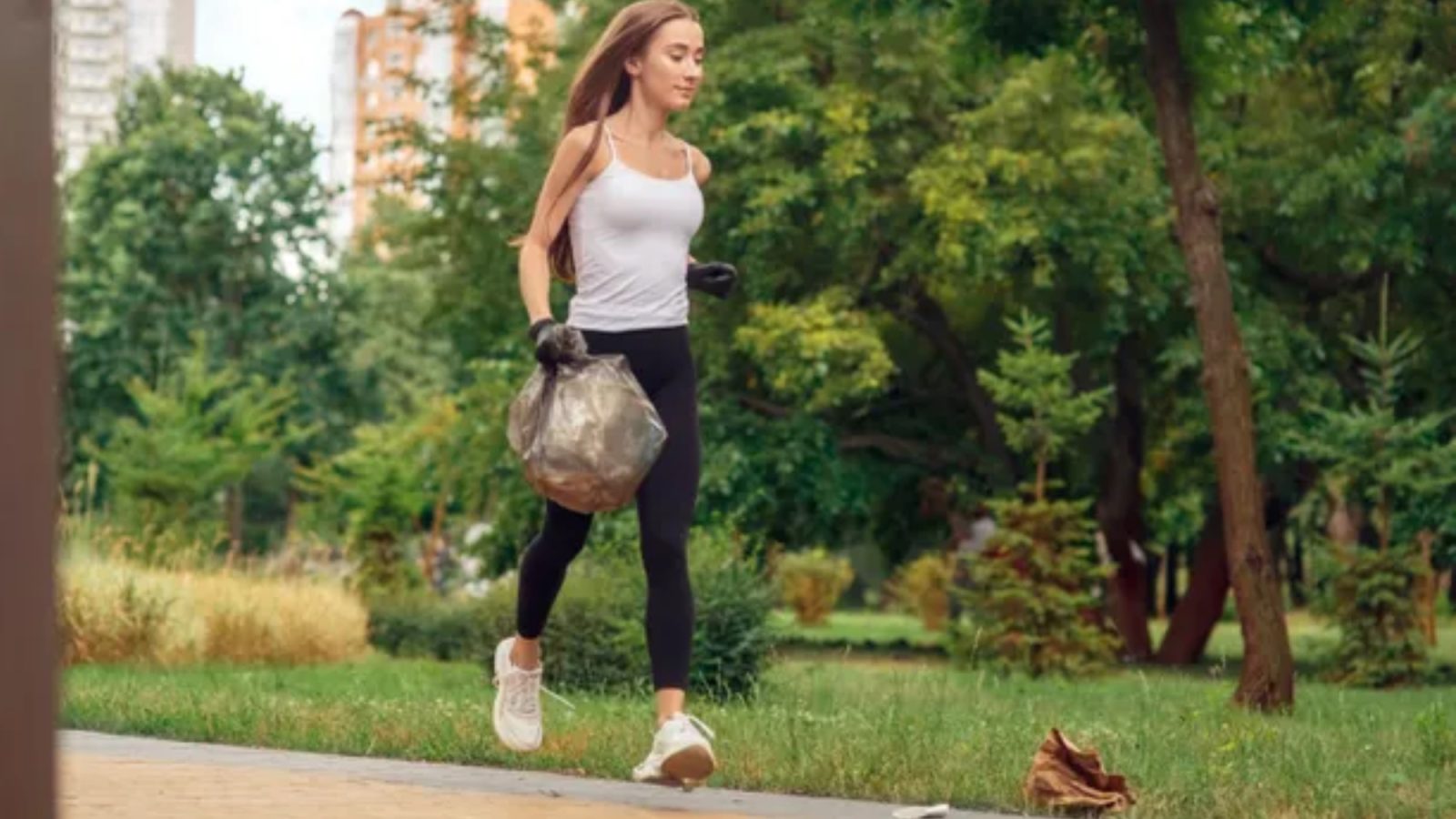 “Plogging”.. رياضة تجمع بين اللياقة البدنية وحماية البيئة