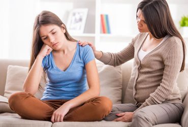 وقاحة المراهق.. صرخة استقلال أم سوء تربية؟ وكيف تتدخل؟