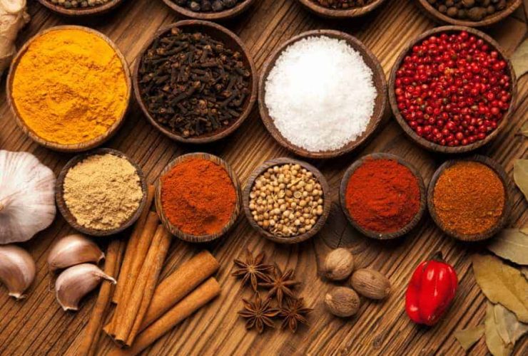 سر النكهة الأصيلة.. التوابل والأعشاب التي تشكل هوية المطبخ السعودي