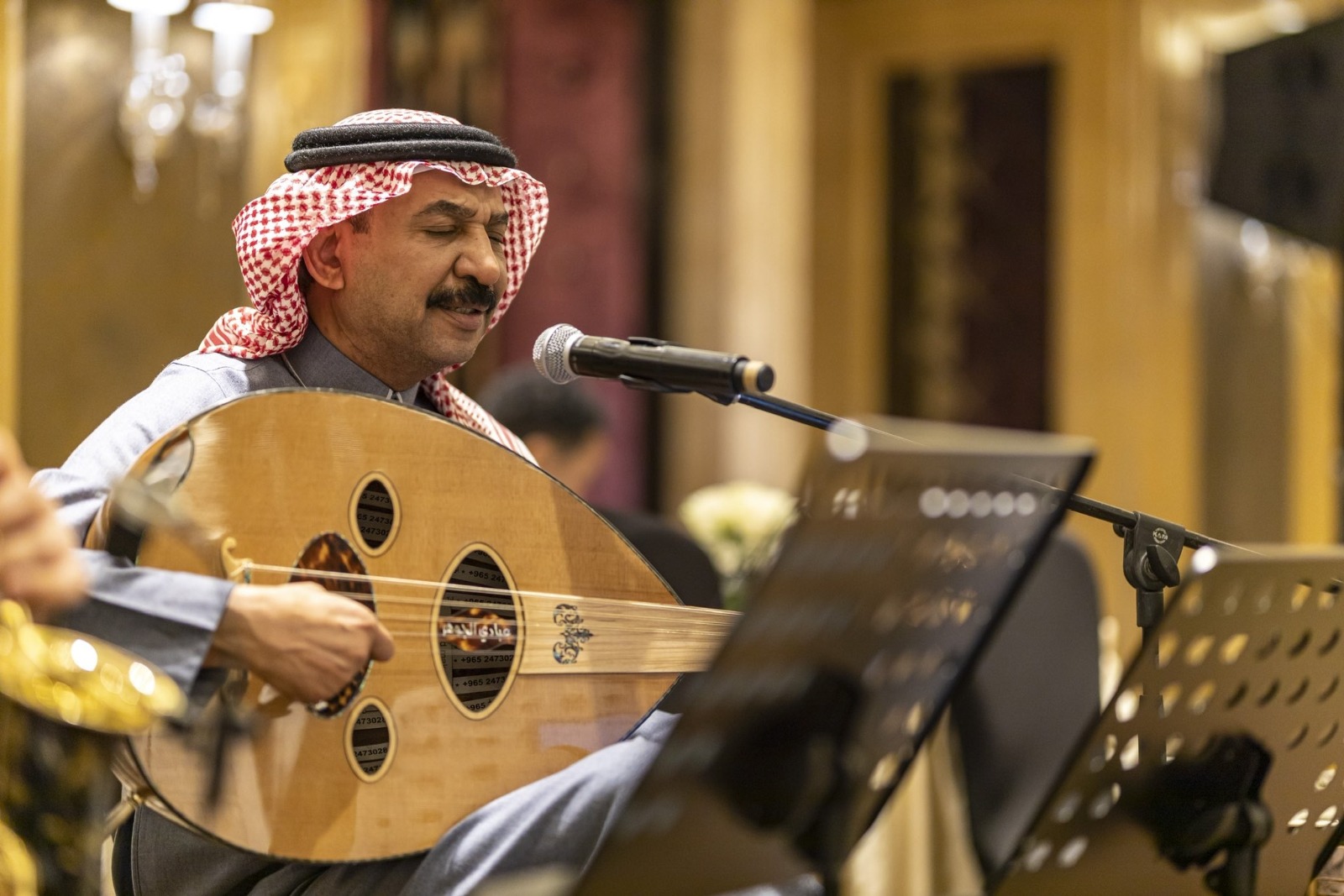 أخطبوط العود عبادي الجوهر.. رحلة الأوتار والشجن في الأغنية العربية