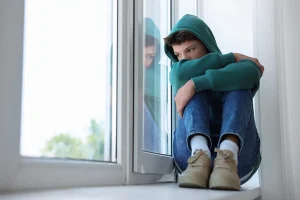 عزلة المراهقين تحت المجهر.. 7 خطوات لتعزيز التواصل وإعادتهم إلى الحياة الاجتماعية