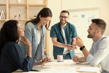 الاستماع الفعال.. مهارة قيادية تصنع بيئة عمل أكثر نجاحًا