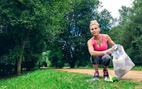 “Plogging”.. رياضة تجمع بين اللياقة البدنية وحماية البيئة