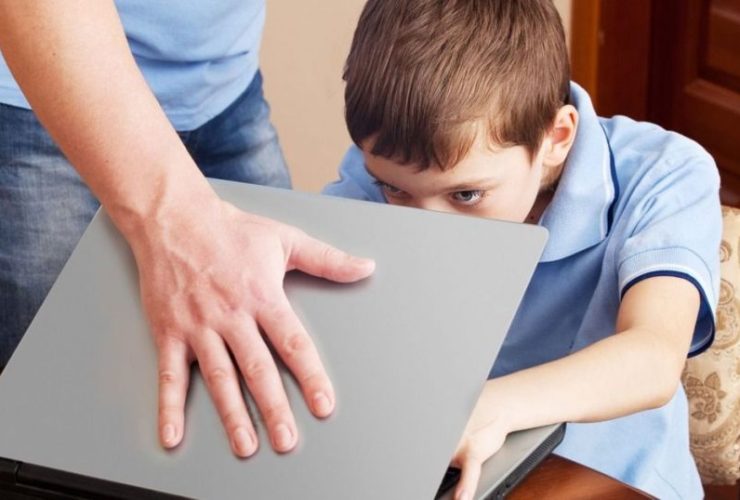 الرقابة الأبوية.. أداة لحماية الأطفال من مخاطر الإنترنت عن بعد