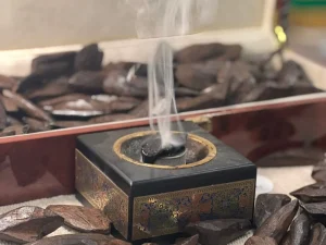 اكتشف فوائد بخور العود للحسد والصحة العامة.. دليلك الشامل لاستخدامه بطريقة صحيحة