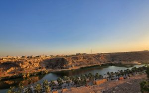 وادي نمار بالرياض.. وجهة طبيعية تجمع الشلالات والبحيرات والأجواء الترفيهية