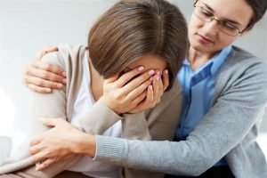 التعاطف الحقيقي أم الأدائي؟.. كيف نميز بين الدعم الصادق والسلوك الاستعراضي؟