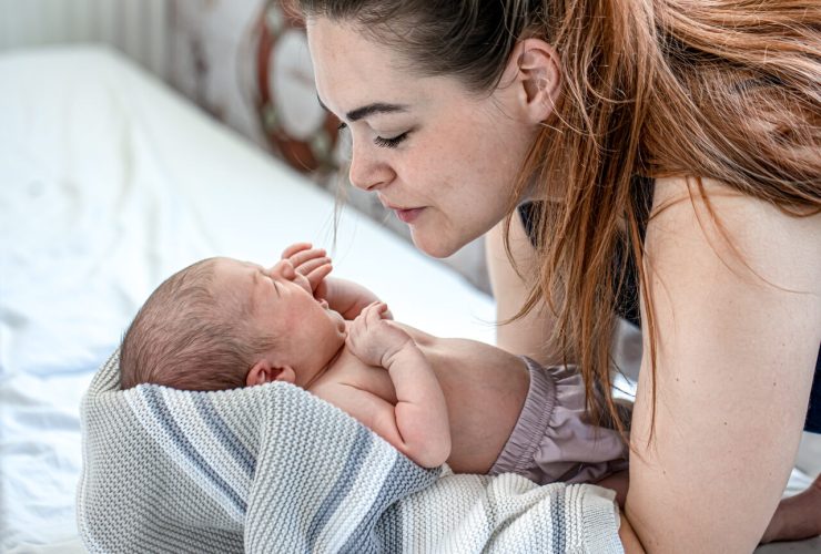 التواصل البصري مع حديثي الولادة.. خطوة مبكرة تعزز النمو العاطفي والذهني
