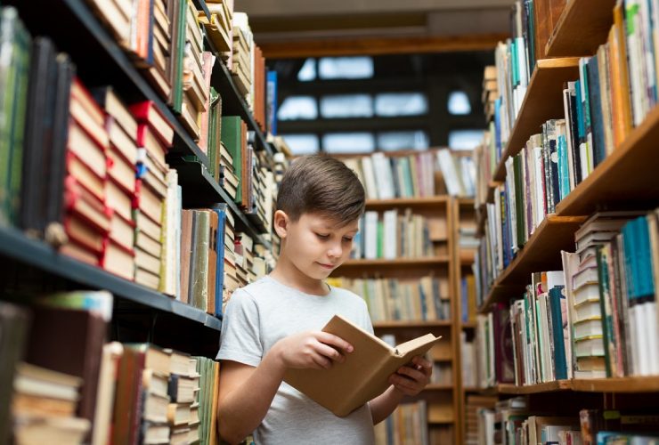 كيف تصنع القراءة طفلًا أكثر ذكاءً وإبداعًا؟
