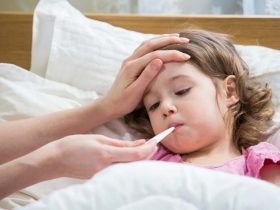 دليل التعامل مع الحمى عند الأطفال.. الأعراض، المسببات، وطرق الرعاية المنزلية