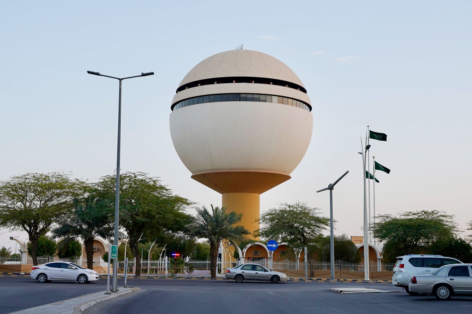برج مياه بريدة.. معلم هندسي يجمع بين الوظيفة الحيوية والهوية العمرانية