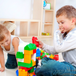 لماذا تمثل الانتقالات بين الأنشطة تحديًا للأطفال؟.. فهم أعمق لسلوكيات الانزعاج والتكيف