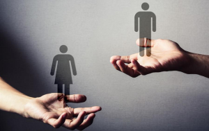كيف تؤثر نظرية المقارنة الاجتماعية على نظرتنا لأنفسنا؟