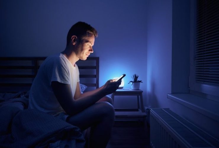 3 أنواع من الإضاءة قد تضر بصحة العين.. تعرف على مخاطرها وطرق الوقاية