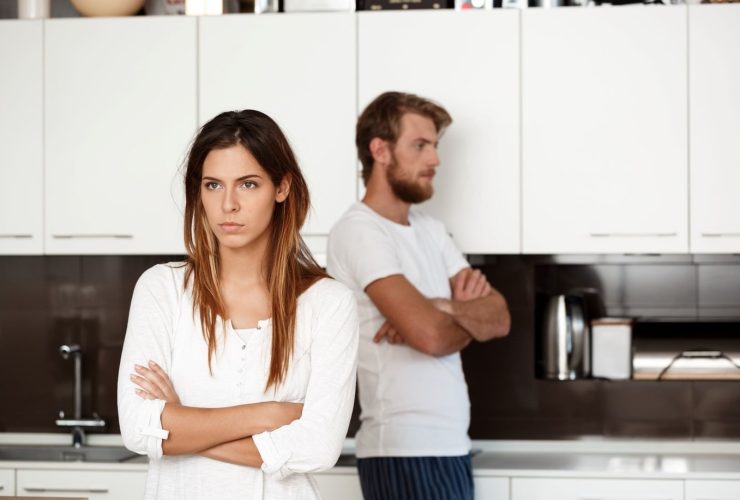 الصمت العقابي في بيت الزوجية..هل هو هدنة لتهدئة المشاعر أم سلاح للعنف النفسي؟