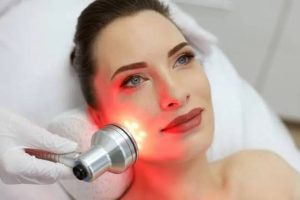 العلاج بالضوء الأحمر للبشرة.. لماذا تعد الجرعة المناسبة مفتاح الحصول على أفضل النتائج؟