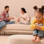كيف نبني جيلًا متزنًا؟.. خطوات عملية لحماية التماسك الأسري