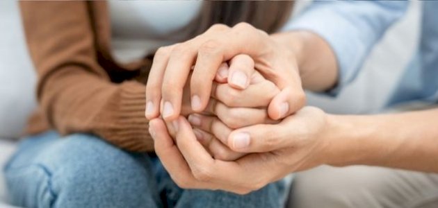 التعاطف الحقيقي أم الأدائي؟.. كيف نميز بين الدعم الصادق والسلوك الاستعراضي؟