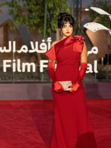 نجمات السعودية يخطفن الأنظار بإطلالاتهم في افتتاح «مهرجان أفلام السعودية 2026»