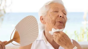 مع ارتفاع درجات الحرارة.. خطوات ضرورية للحفاظ على صحة كبار السن