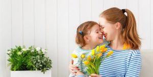 لا تستهيني بها.. 5 تصرفات من طفلك تستدعي الحزم لا الضحك