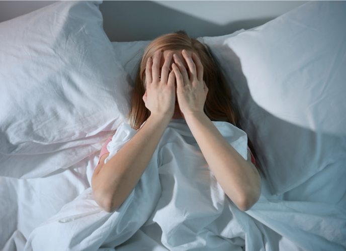المواقف المحرجة قبل النوم.. إليكِ تفسير ما يفعله عقلك ليلاً